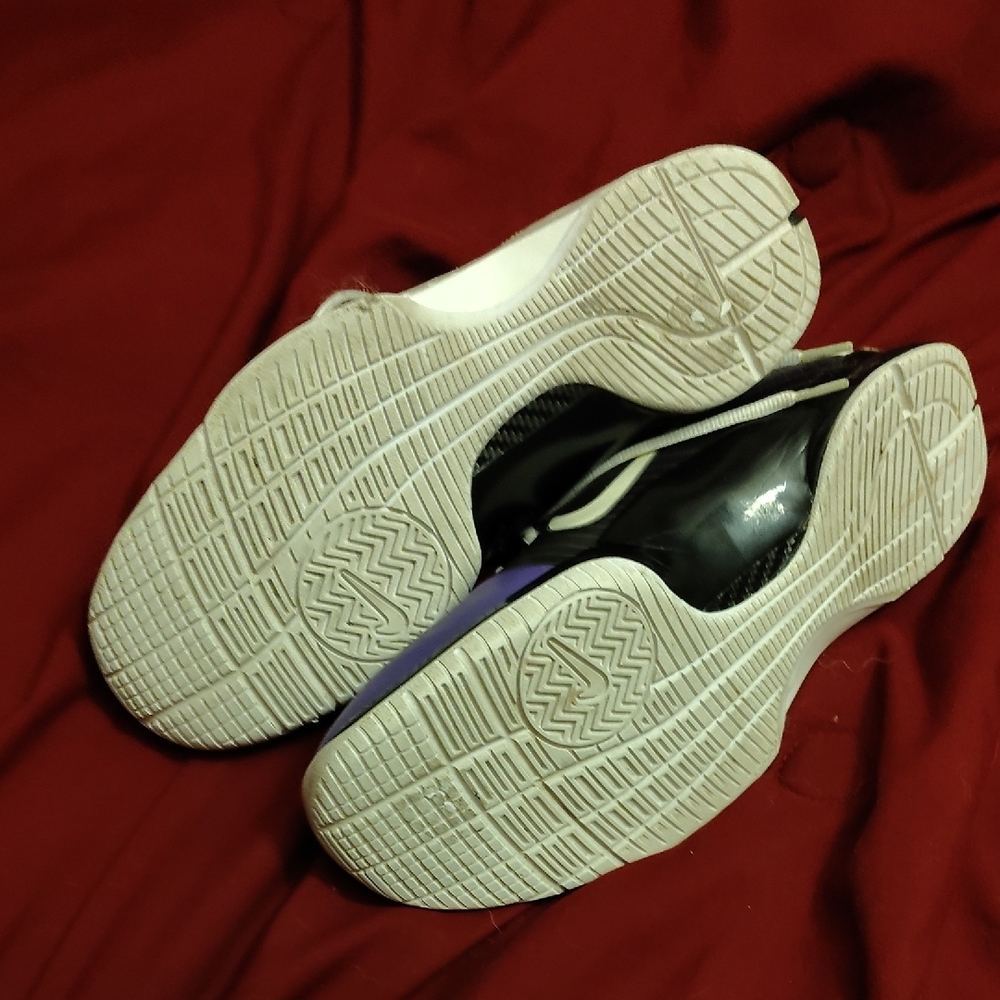 Nike Kobe Hyperdunks - image 5